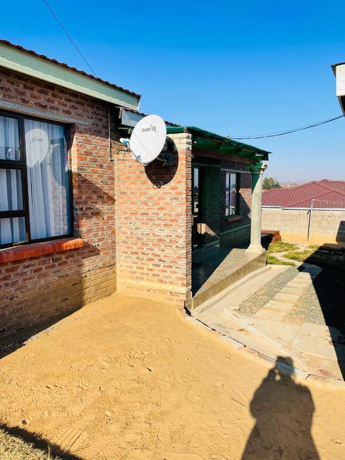 Moh Ville Guest House Maseru Esterno foto
