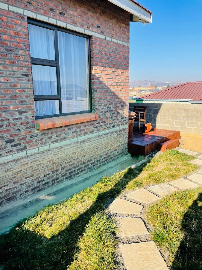 Moh Ville Guest House Maseru Esterno foto