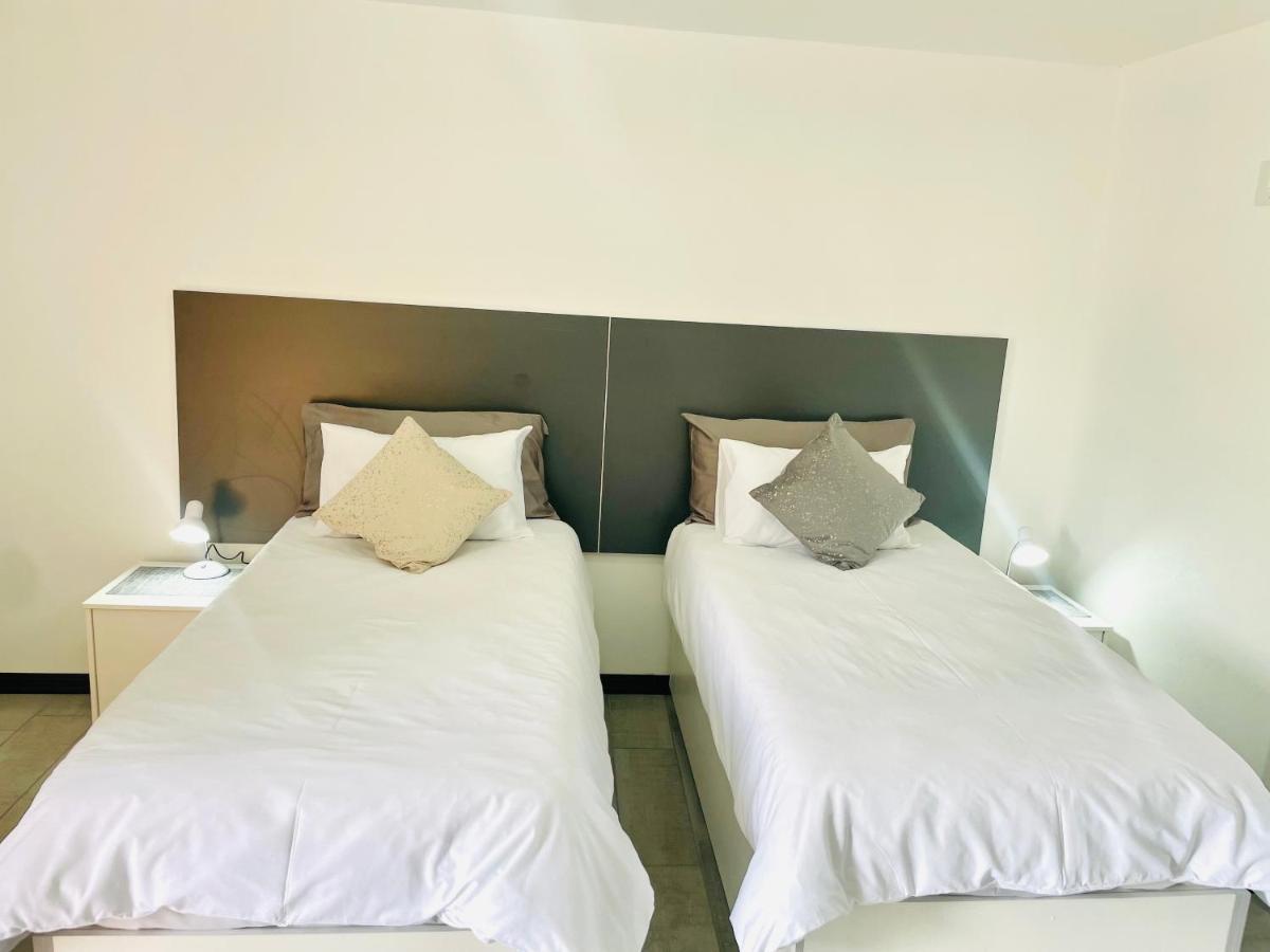 Moh Ville Guest House Maseru Esterno foto