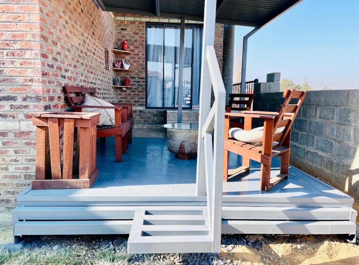 Moh Ville Guest House Maseru Esterno foto